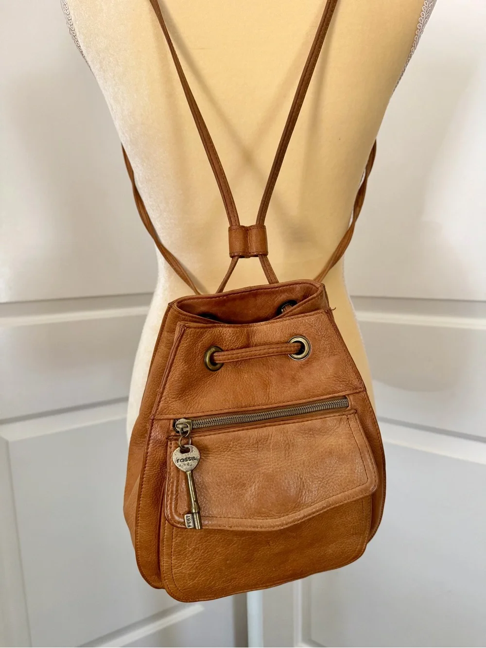 Fossil Vintage Cognac Leather Drawstring Bucket Backpack Purse Bag Key Zipper